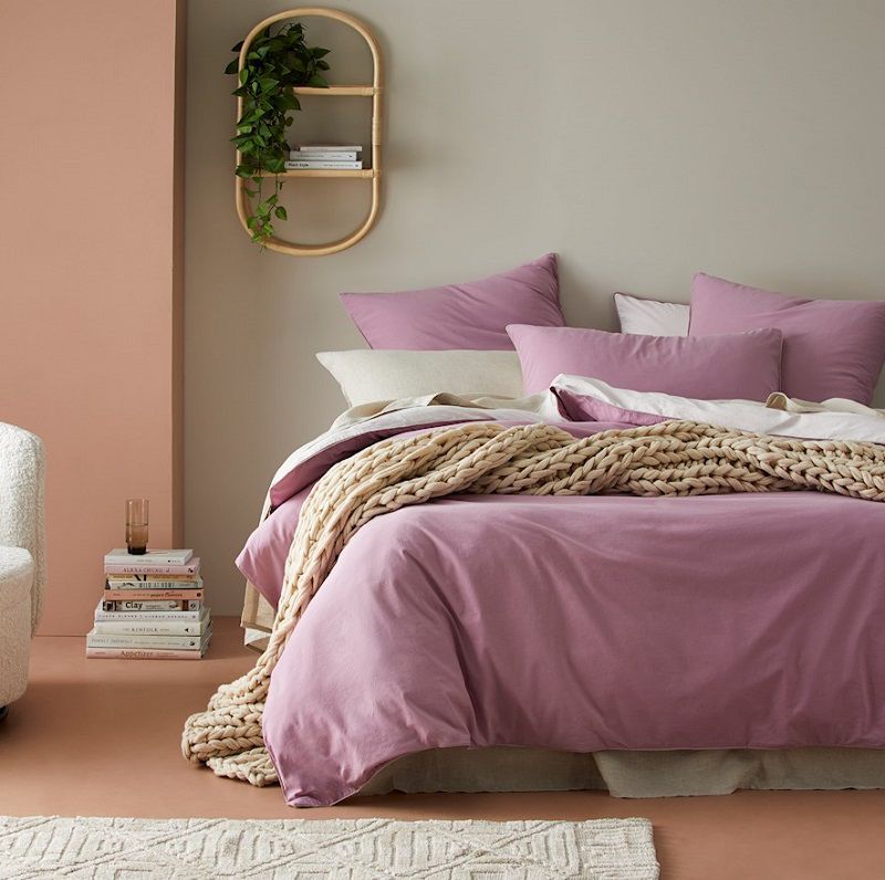 phòng ngủ màu hồng tím