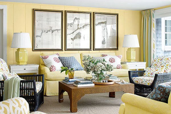phòng khách sơn tường màu vàng