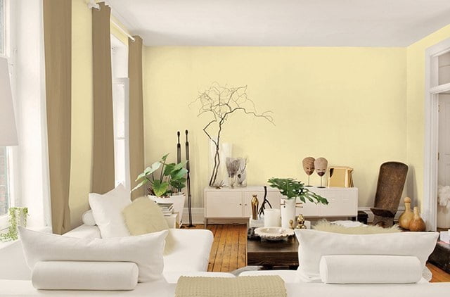phòng khách sơn tường màu vàng