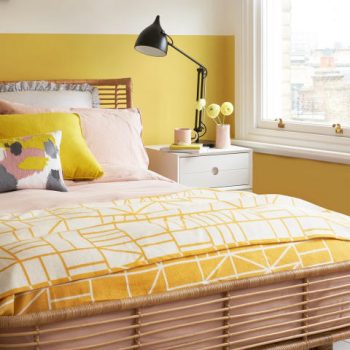 phòng ngủ tông màu vàng